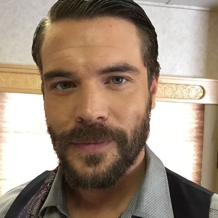 Charlie Weber