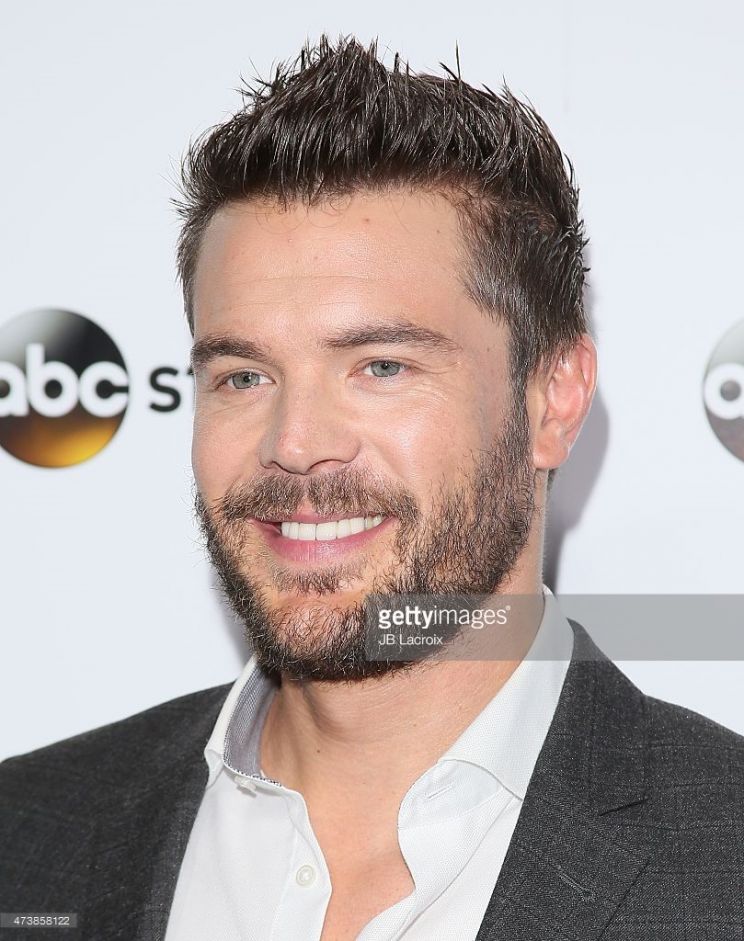 Charlie Weber