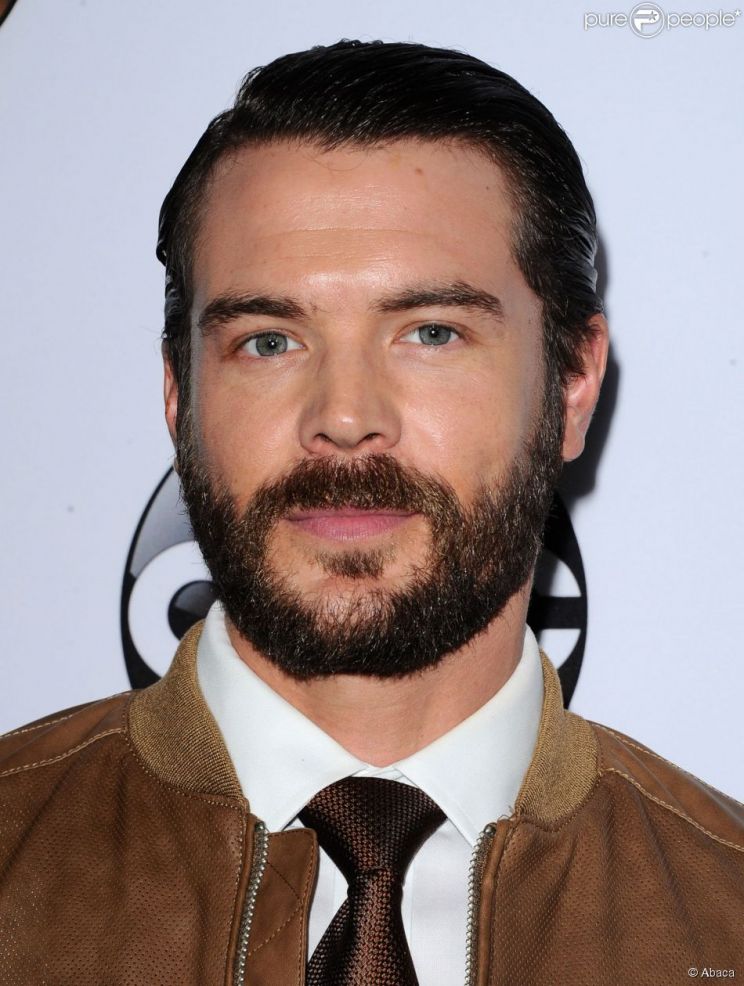 Charlie Weber