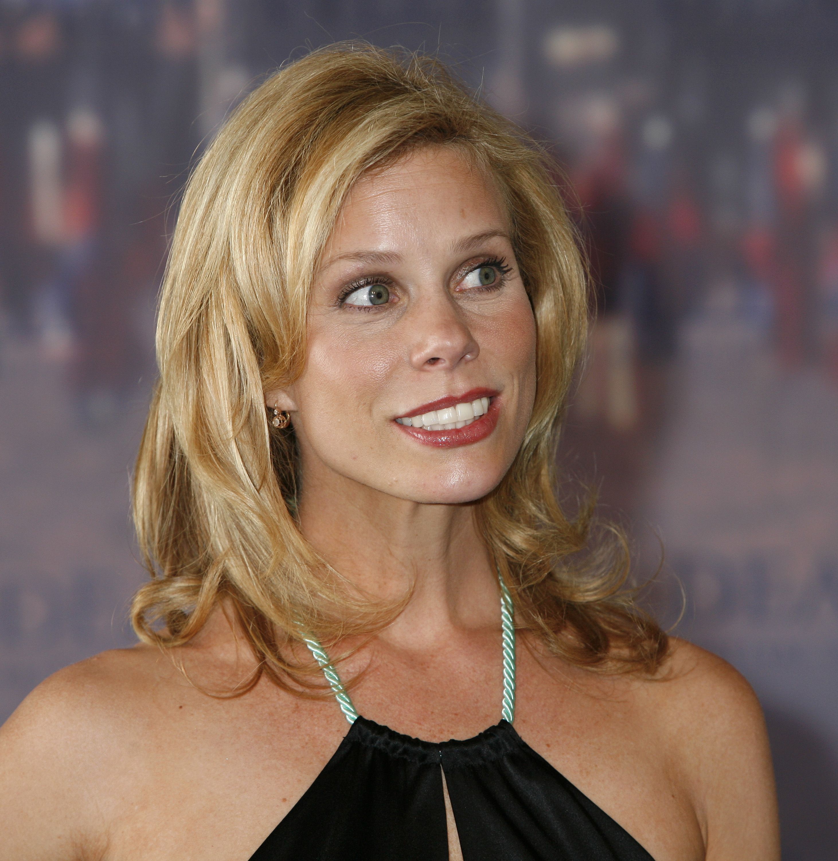 Pictures of Cheryl Hines