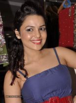 Chitrashi Rawat #4050468 picture (Portrait Medium)