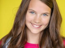 Chloe East #980312 picture (Landscape Medium)