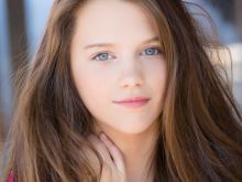 Chloe East #980359 picture (Landscape Medium)
