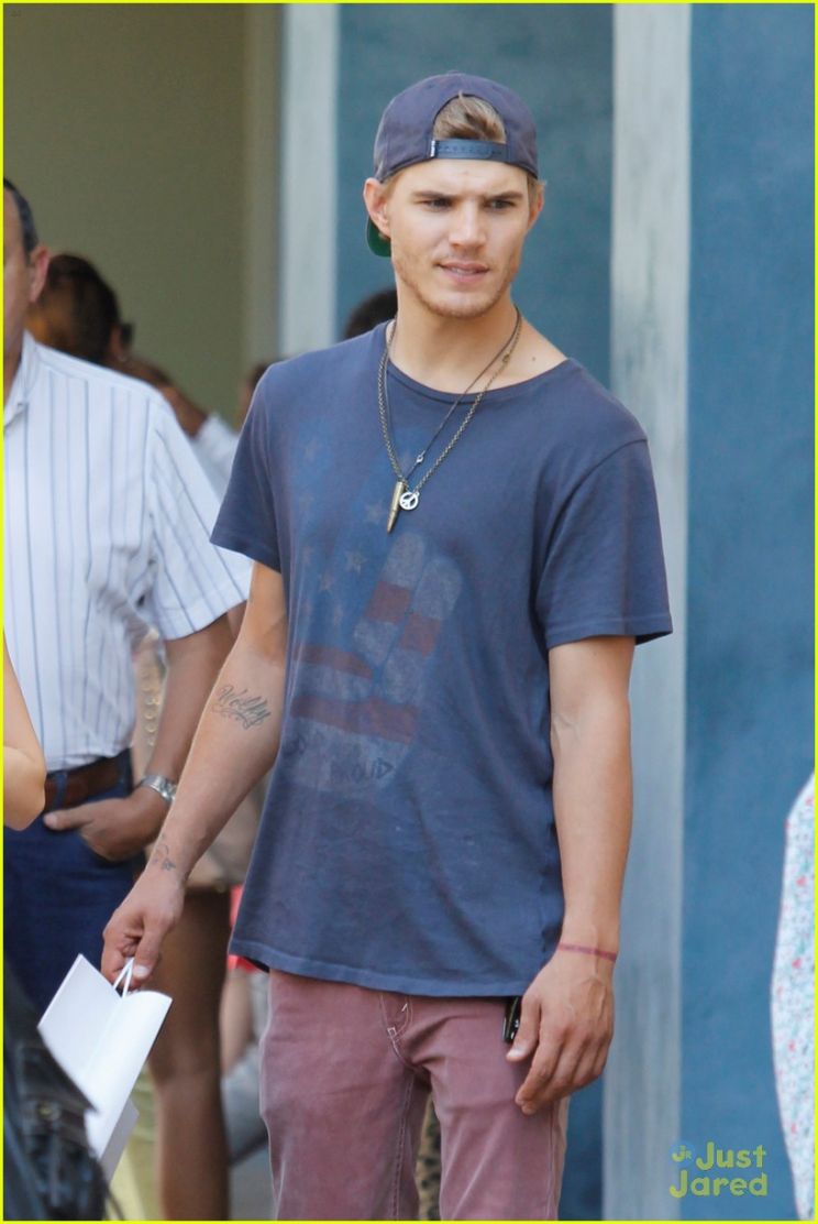 Chris Zylka