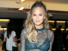 Chrissy Teigen photo