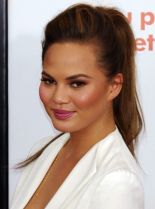Chrissy Teigen photo