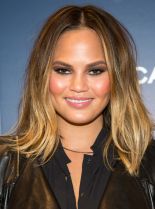 Chrissy Teigen photo