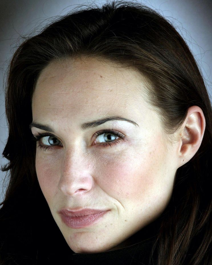 Claire Forlani