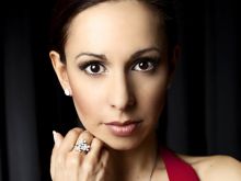 Claire Ross-Brown photo