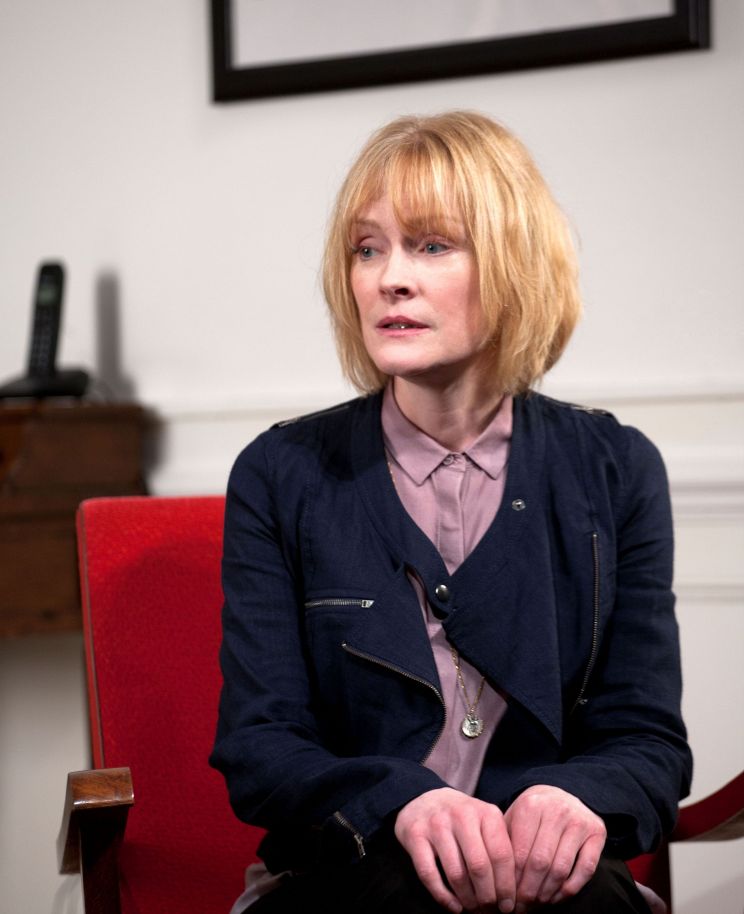 Claire Skinner
