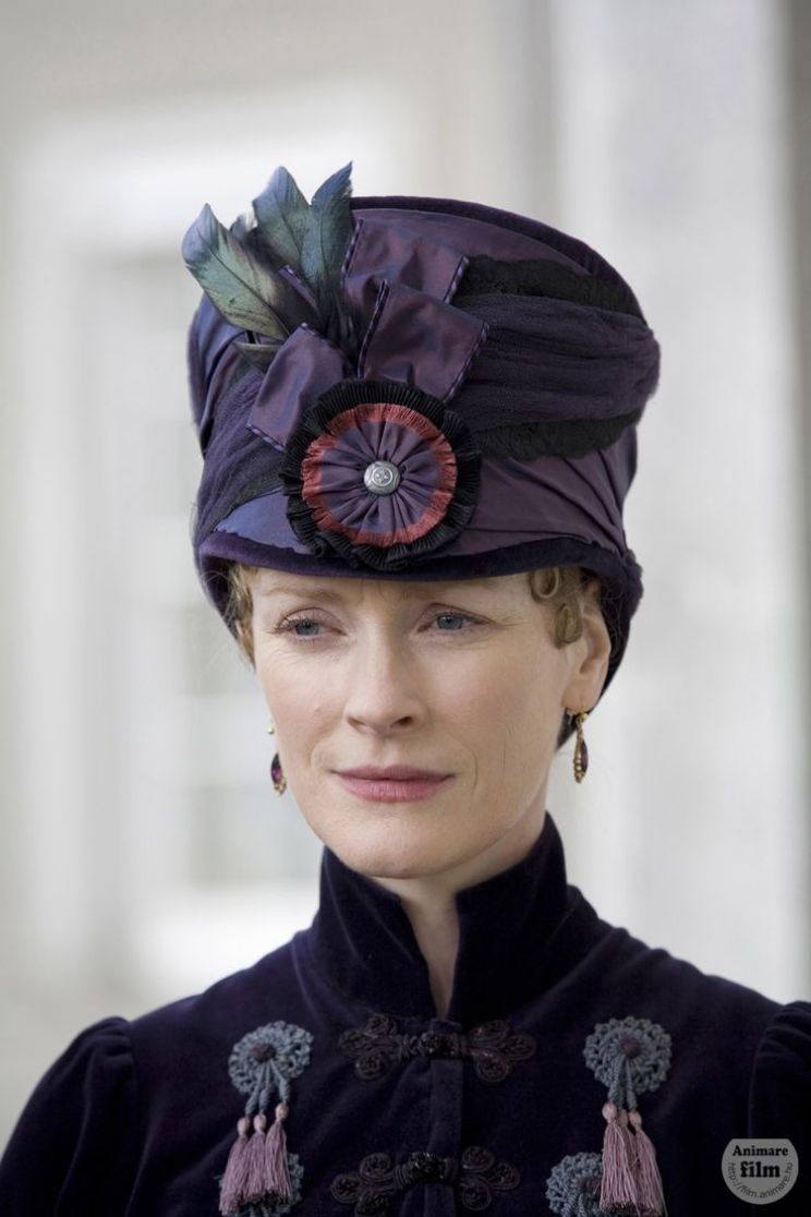 Claire Skinner