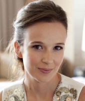 Claire van der Boom