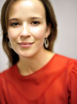 Claire van der Boom