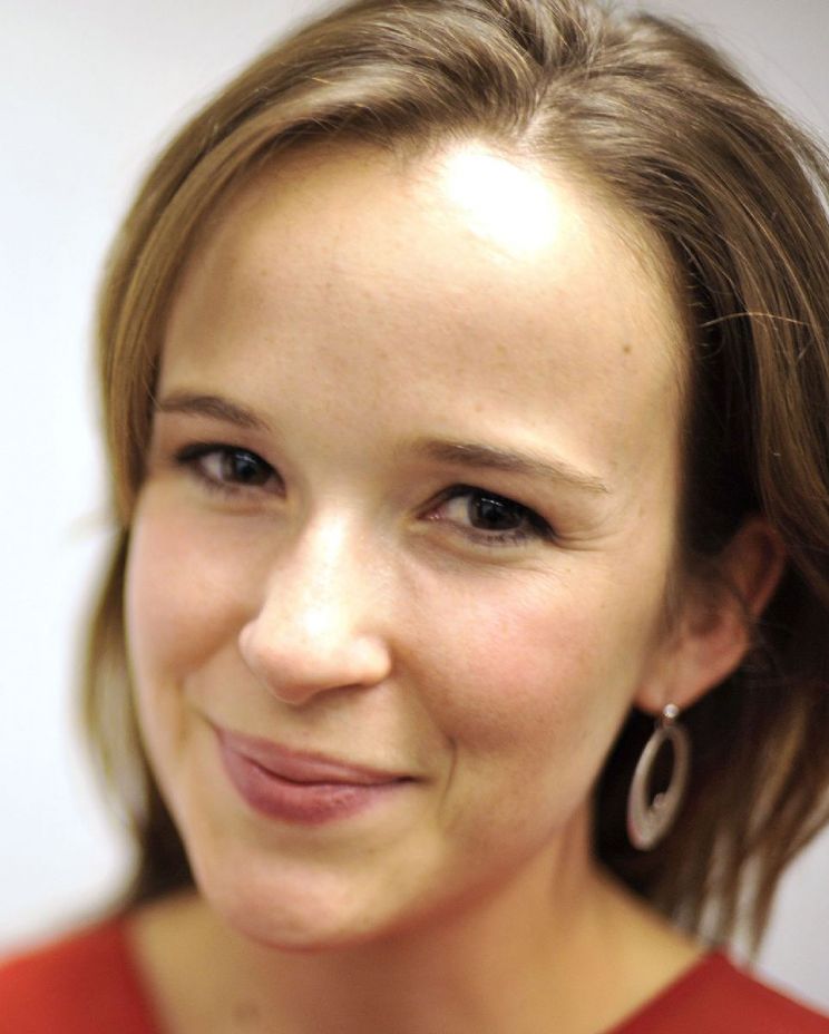 Claire van der Boom