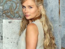 Clare Bowen