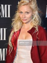 Clare Bowen