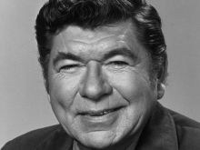 Claude Akins