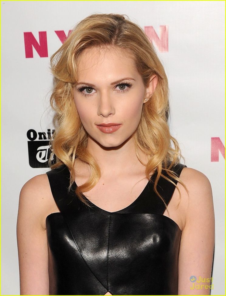 Claudia Lee