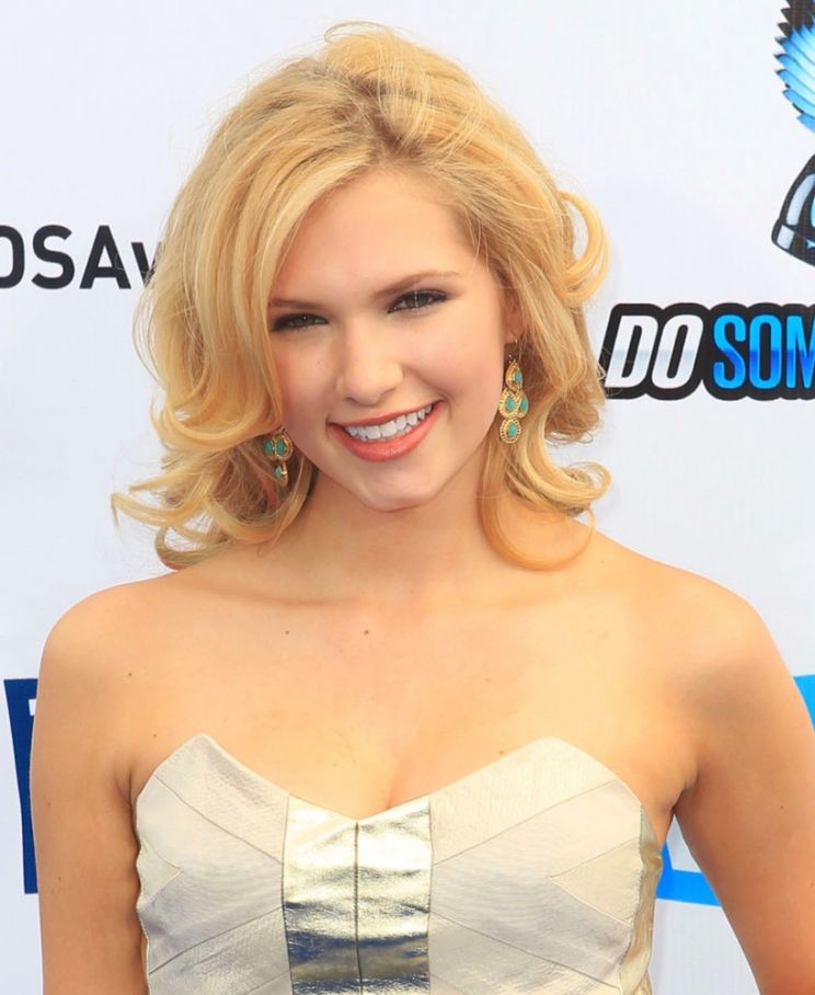 Claudia Lee