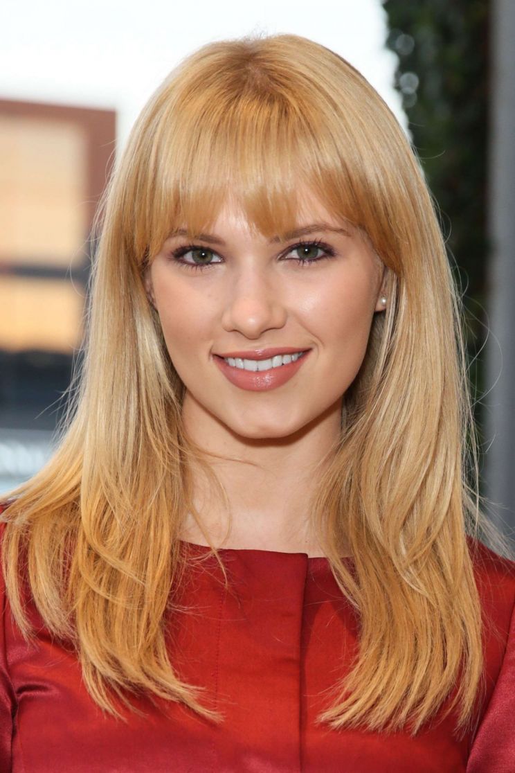 Claudia Lee