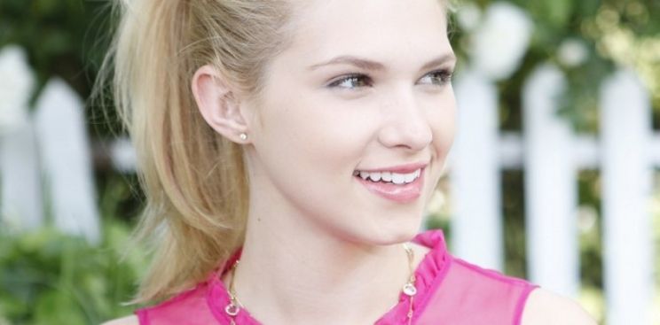 Claudia Lee