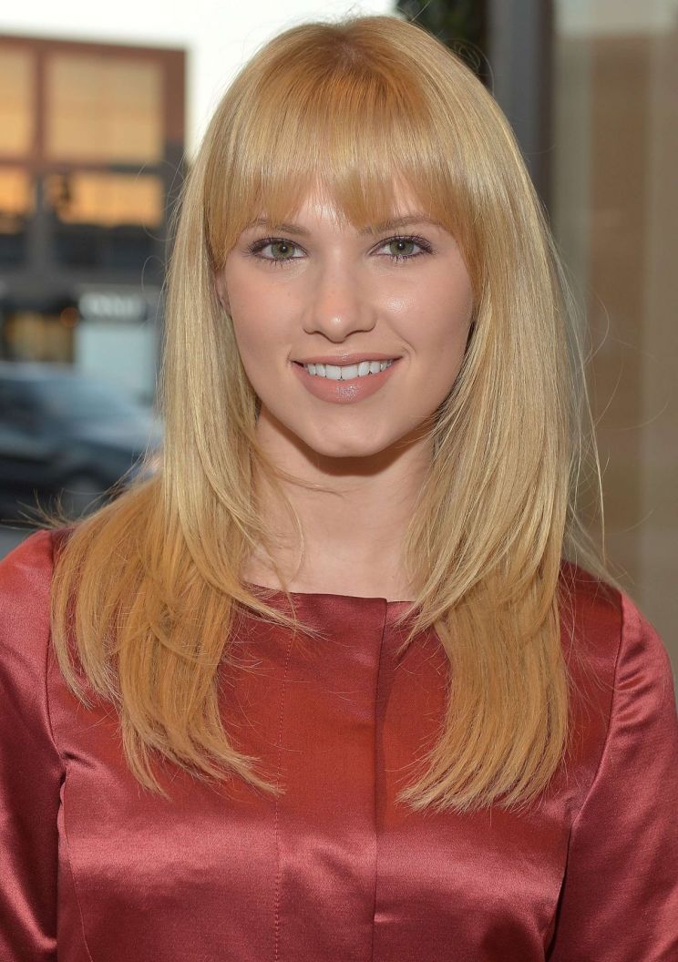 Claudia Lee
