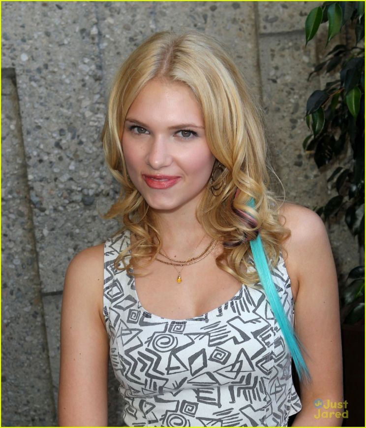 Claudia Lee
