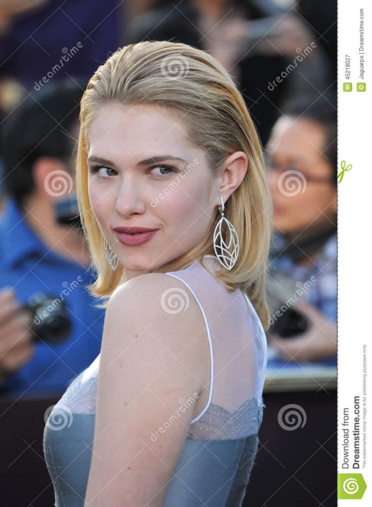 Claudia Lee