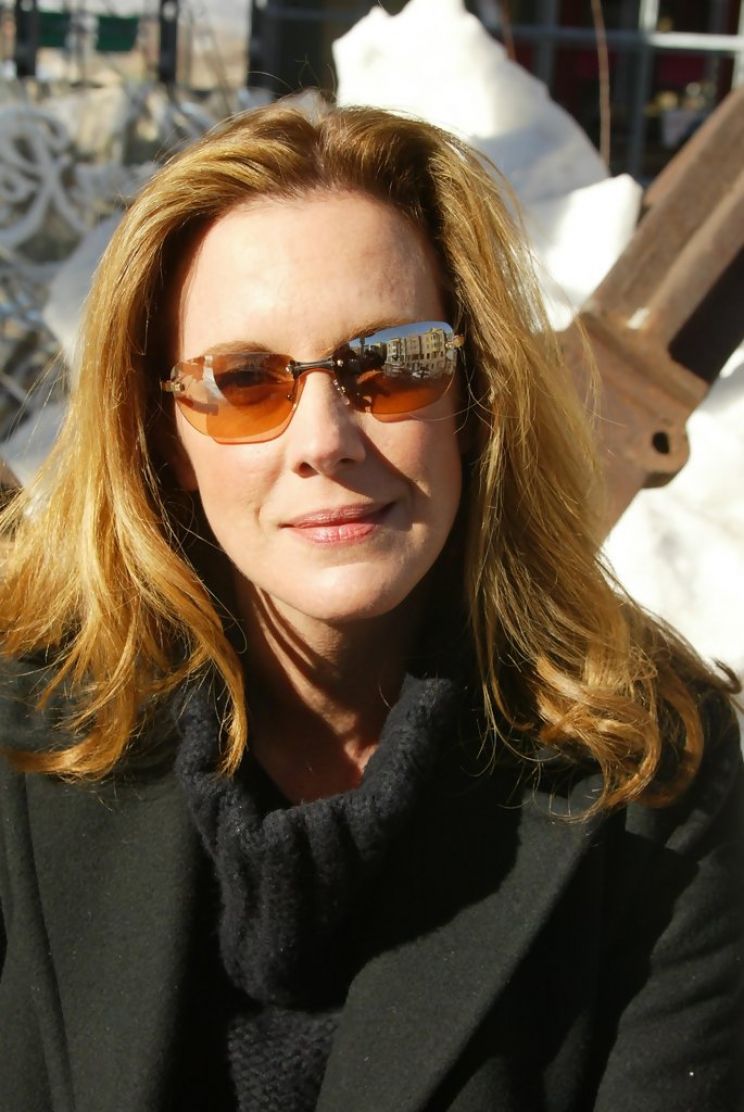 Claudia Lonow