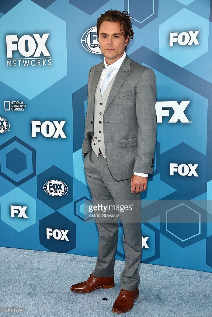 Clayne Crawford