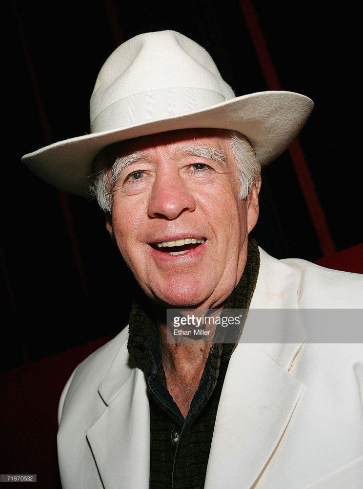 Clu Gulager