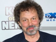 Curtis Armstrong