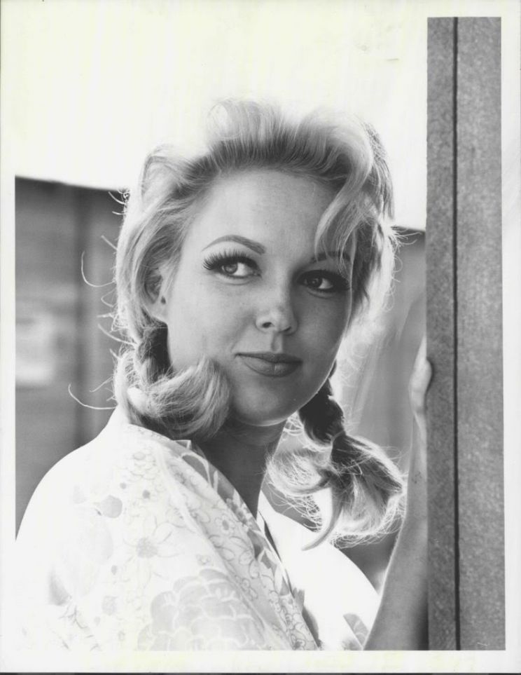 Cynthia Lynn