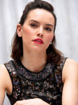 Daisy Ridley #255 picture (Portrait Medium)