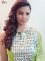 Daisy Shah photo