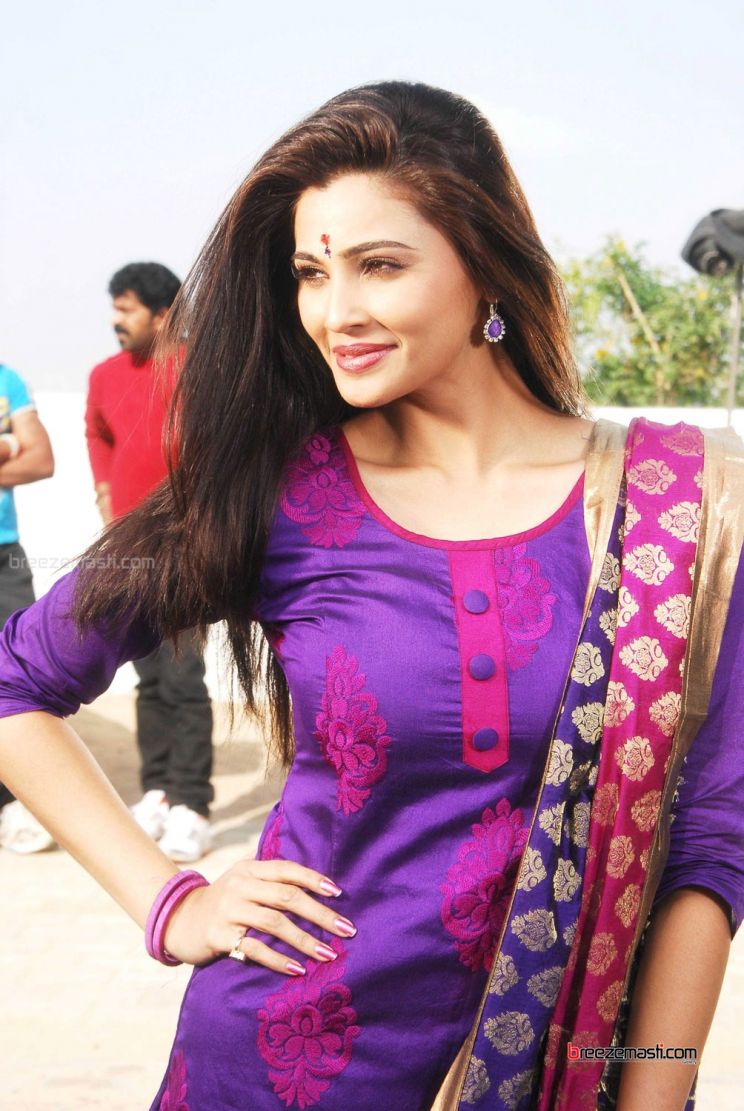 Daisy Shah
