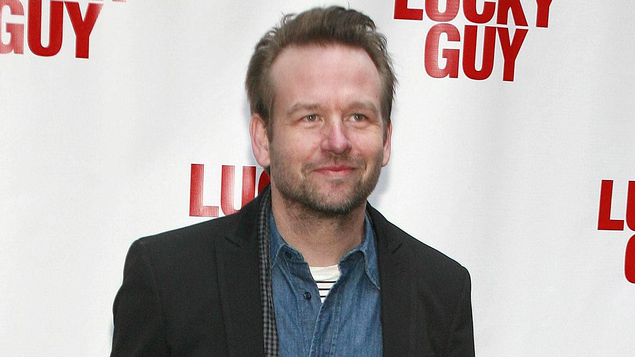 Dallas Roberts. 