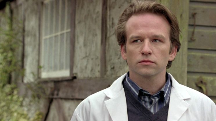 Dallas Roberts.