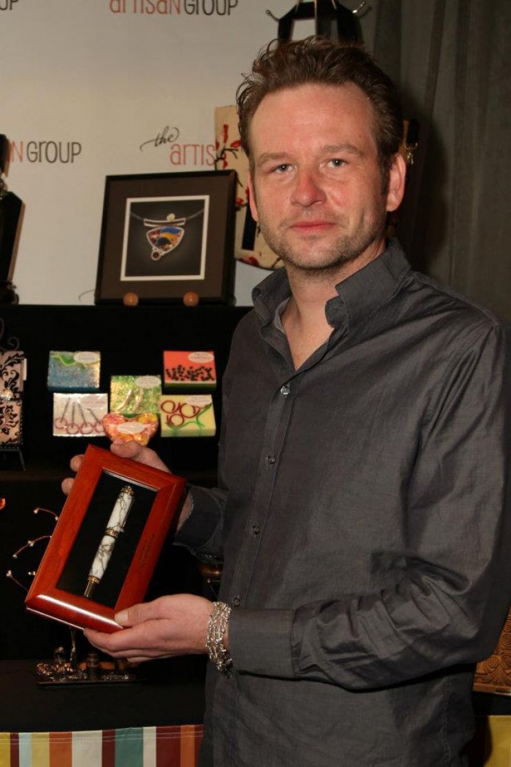 Dallas Roberts