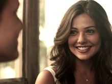 Danielle Campbell photo
