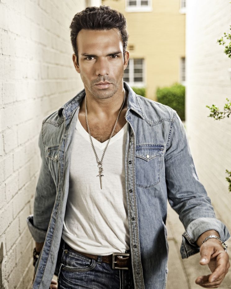 Darren Shahlavi