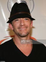 David Faustino