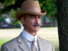 David Strathairn