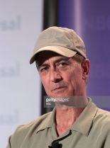 David Strathairn