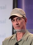 David Strathairn