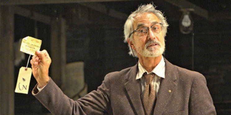 David Strathairn