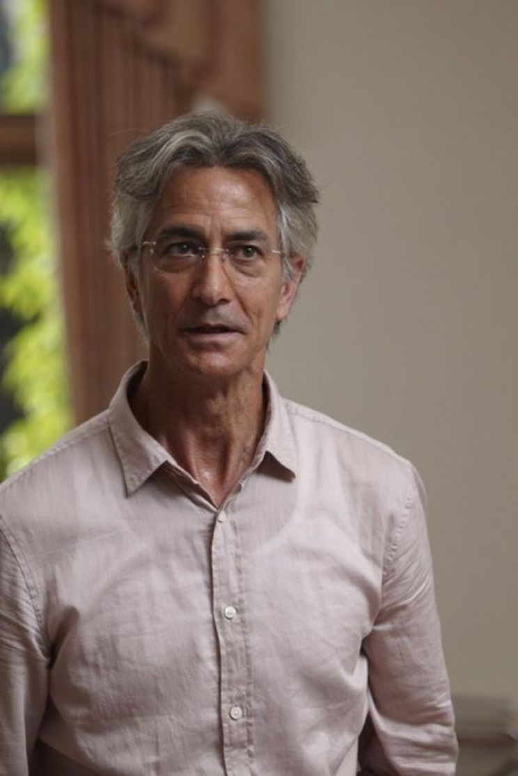 David Strathairn