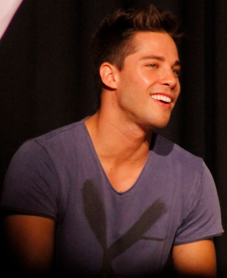 Dean Geyer