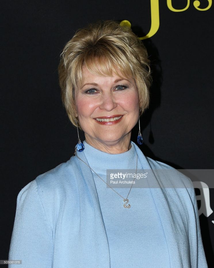 Dee Wallace