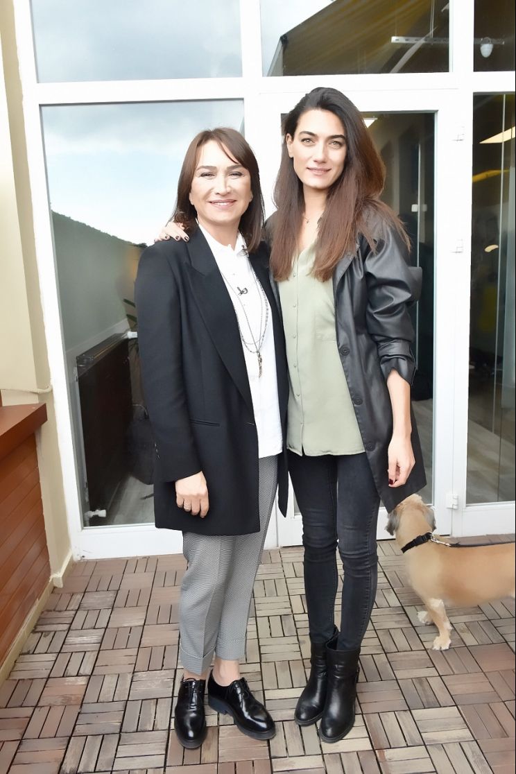 Demet Akbag